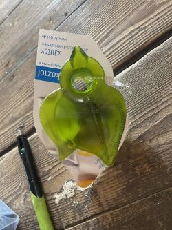 Approx 800 x NEW KOZIOL - JUICY LEMON JUICER OLIVE GREEN