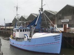 14 metre live aboard Boat - Sleeps 6 - Boat modernised and renewed in the last 5 years - plus vat