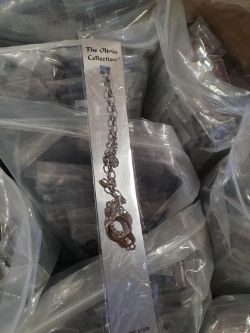 The olivia collection necklace approximately 700 box no 171