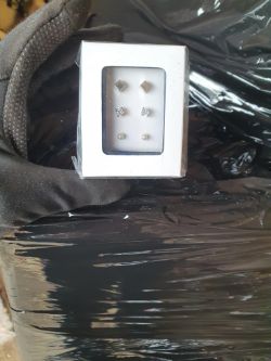 Ear rings approximately 500 box no 78