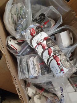 Girls bracelet approximately 700 box no 172