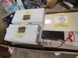 Mixed items of jewellery and jewellery boxes approximately 700 box no 191