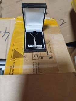 Silver necklace approximately 150 box no 93