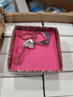 Necklaces approximately 750 box no 186