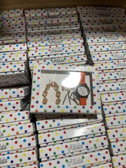 NO RESERVE AUCTION, JEWELLERY LIQUIDATION PRODUCTS, ONLY £10 START BID, Sale ends Wednesday 14th Dec 2022 at 6pm