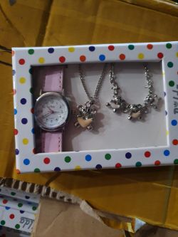 Girls watch set approximately 350 box no 151