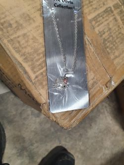 Girls necklaces approximately 1000 box no 51