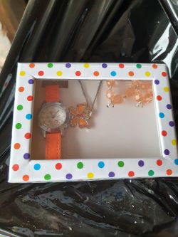 Girls watch set approximately 500 box no 81