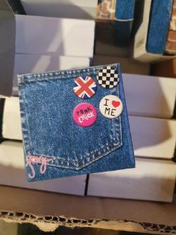 Girls necklaces approximately 100 box no 55