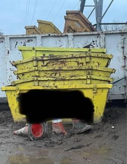5 x Chain lift skips - 3 x 3 Yard, 1 x 4 yard, 1 x 5 yard