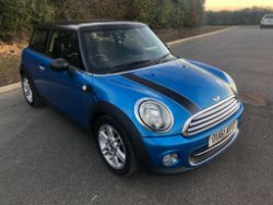 2011/61 Mini Cooper 1.6 Pimlico Automatic 3 Door Hatchback - 99,000 miles - 2 keys
