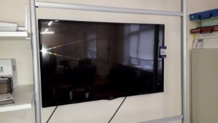 LG 40in Flat Screen TV with Remote