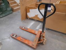 Hand hydraulic pallet truck