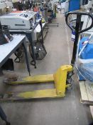 Unbadged pallet truck