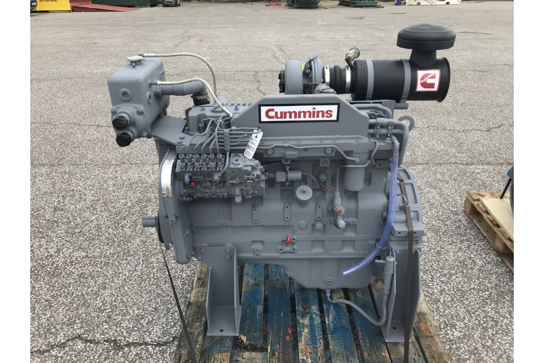 Marine Diesel Engine: Cummins 6CTA Used - Image 1 of 5
