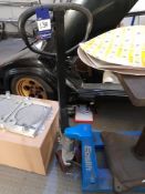 Eoslift 2,500kg capacity manual pallet truck