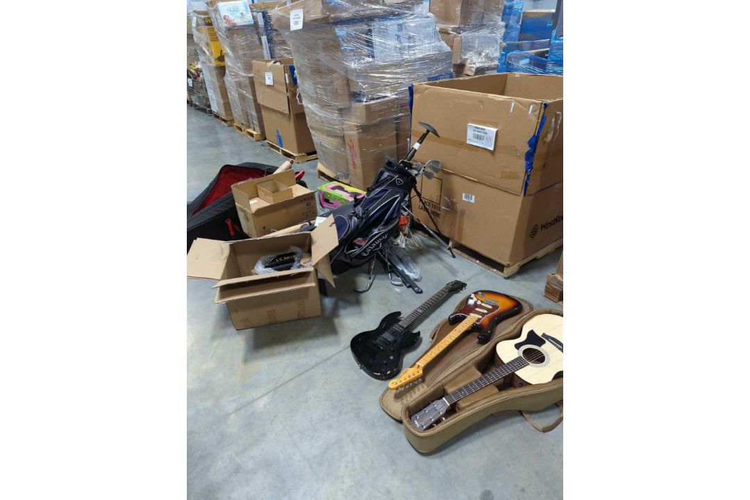 TREASURE PALLET Aruba 560 series outdoor access points, bike frame, guitars, and more - Image 2 of 41