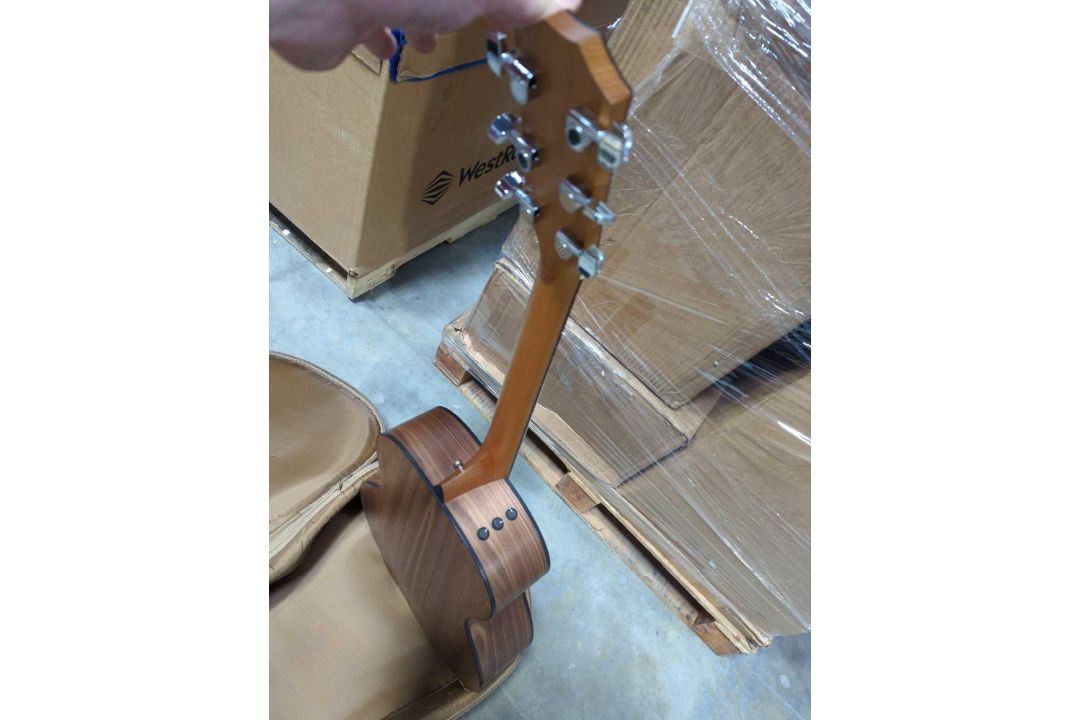 TREASURE PALLET Aruba 560 series outdoor access points, bike frame, guitars, and more - Image 5 of 41
