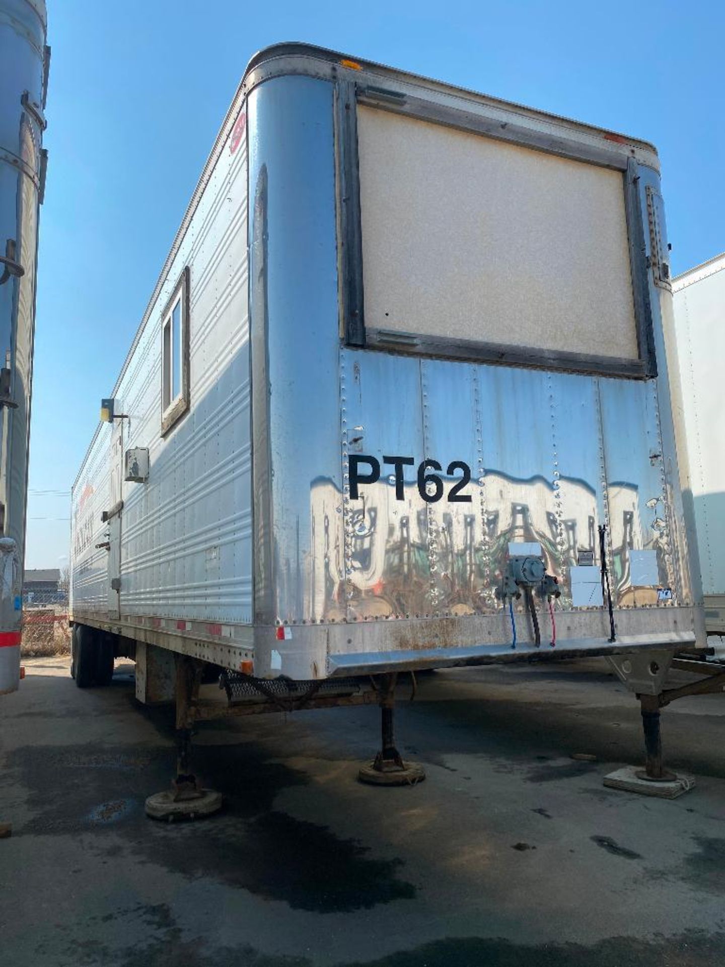 T/A 48' Insulated Office/ Tool Crib Trailer VIN#: OBL - Image 2 of 15