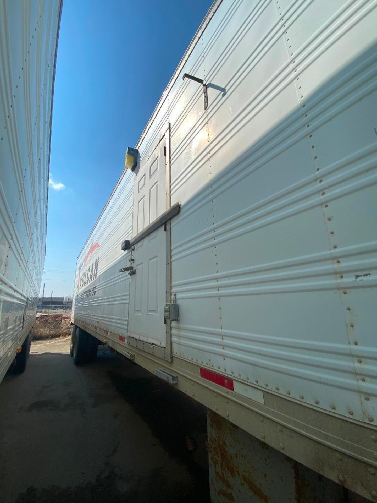 T/A 48' Insulated Office/ Tool Crib Trailer VIN#: OBL - Image 3 of 15