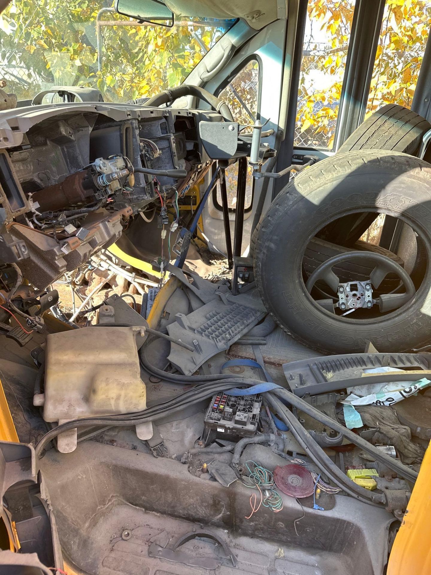 2005 Chevrolet Express School Bus VIN: 1GBHG31U951244947 *FOR PARTS* - Image 5 of 7