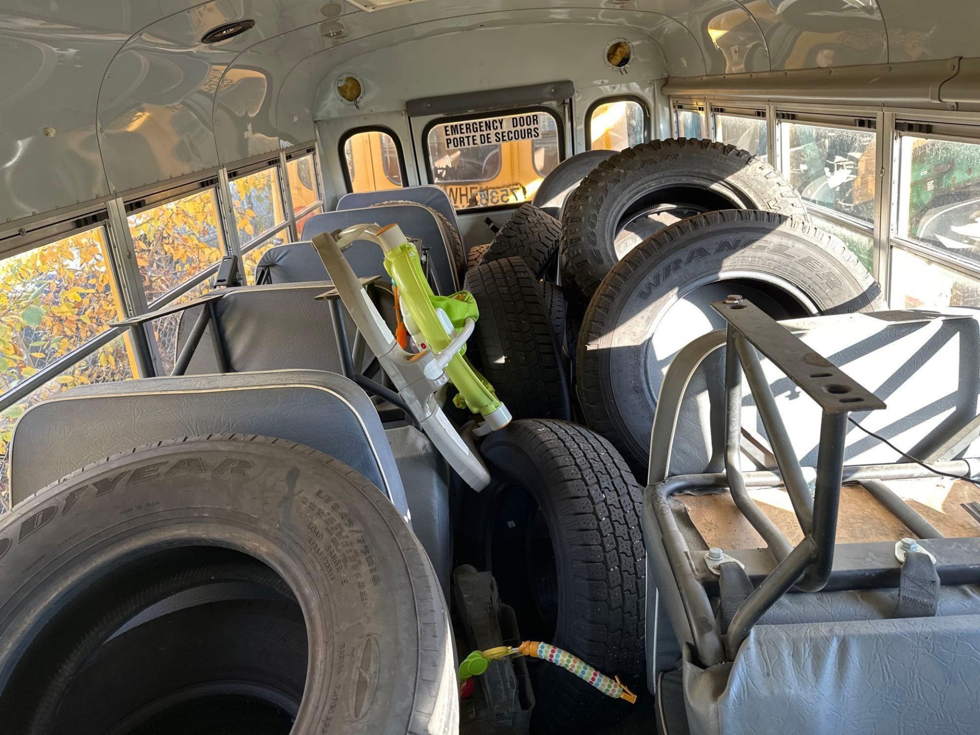 2005 Chevrolet Express School Bus VIN: 1GBHG31U951244947 *FOR PARTS* - Image 6 of 7