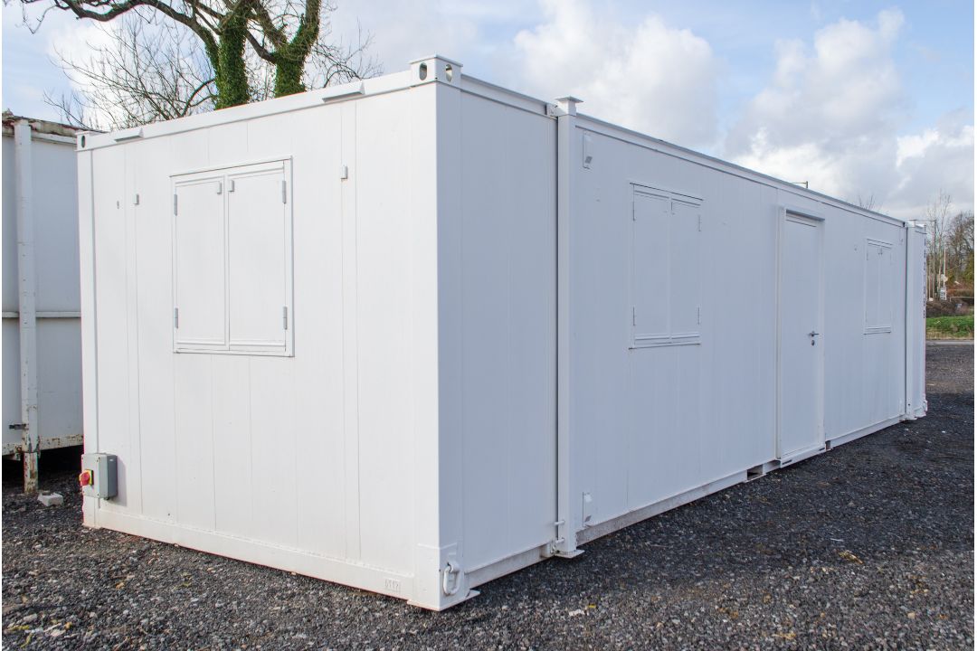 32ft x 10ft anti-vandal steel jack leg 2 bedroom accomodation unit comprising kitchen, wc/shower and - Image 2 of 10