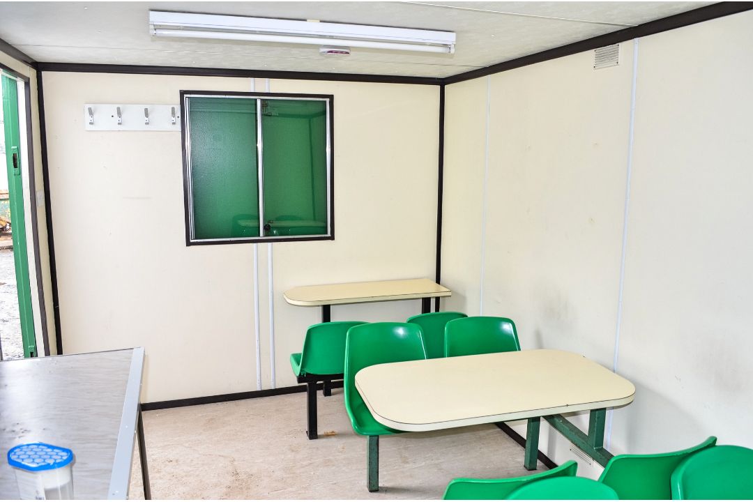21 ft x 9 ft steel anti vandal welfare unit Comprising of: canteen area, toilet & generator room c/w - Image 6 of 11