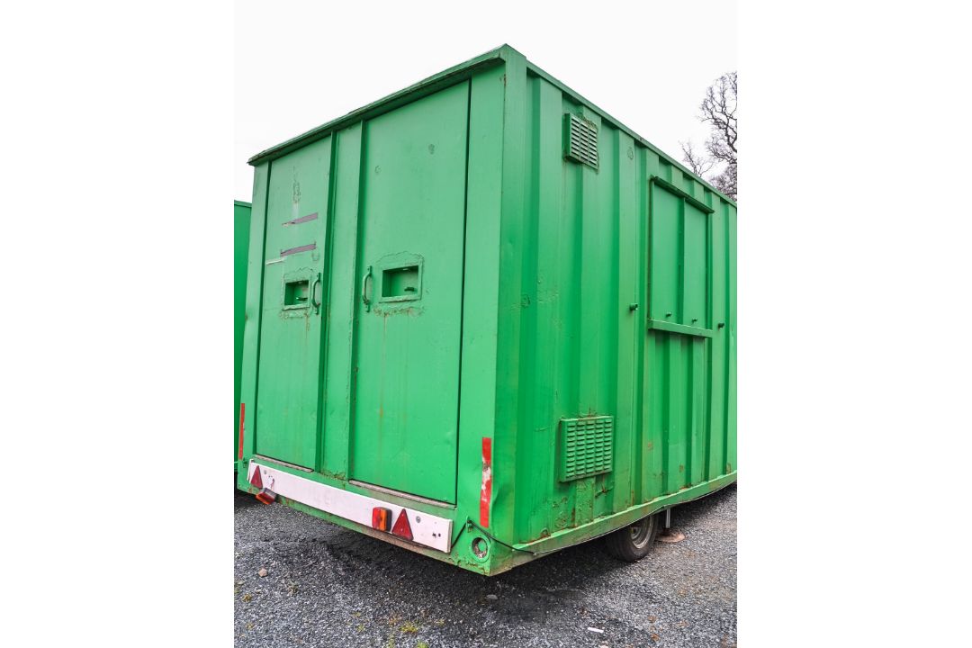 Groundhog 12ft x 6 ft fast tow mobile steel anti vandal welfare unit Comprising of: canteen area, - Image 4 of 10