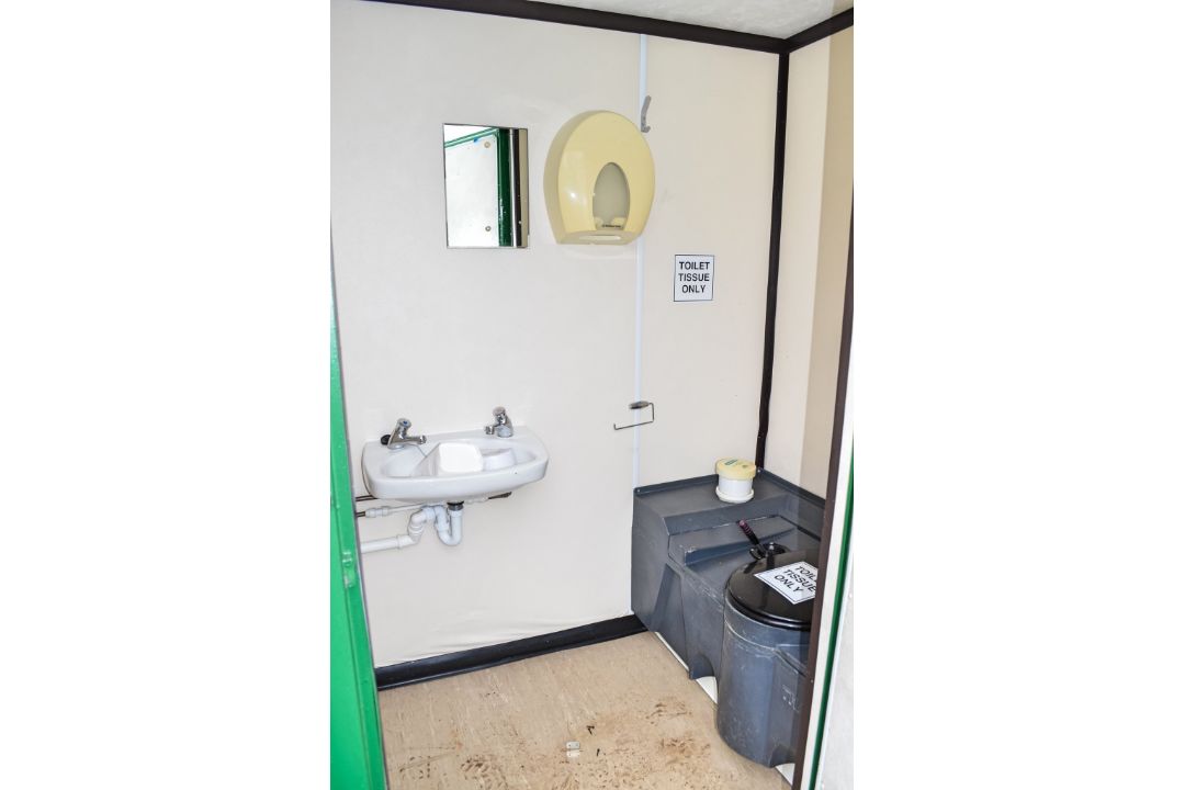 21 ft x 9 ft steel anti vandal welfare unit Comprising of: canteen area, toilet & generator room c/w - Image 8 of 11