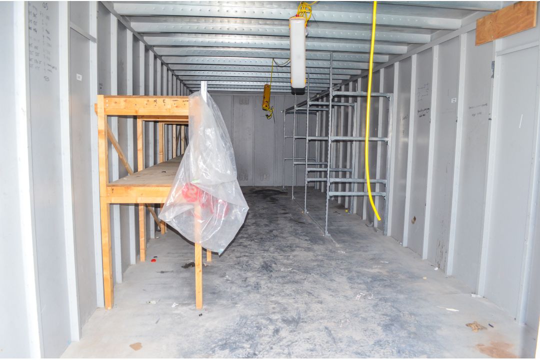 32ft x 10ft jack leg anti-vandal steel store c/w keys A531590 - Image 5 of 6