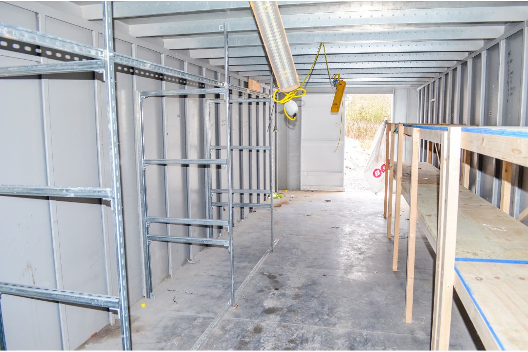 32ft x 10ft jack leg anti-vandal steel store c/w keys A531590 - Image 6 of 6