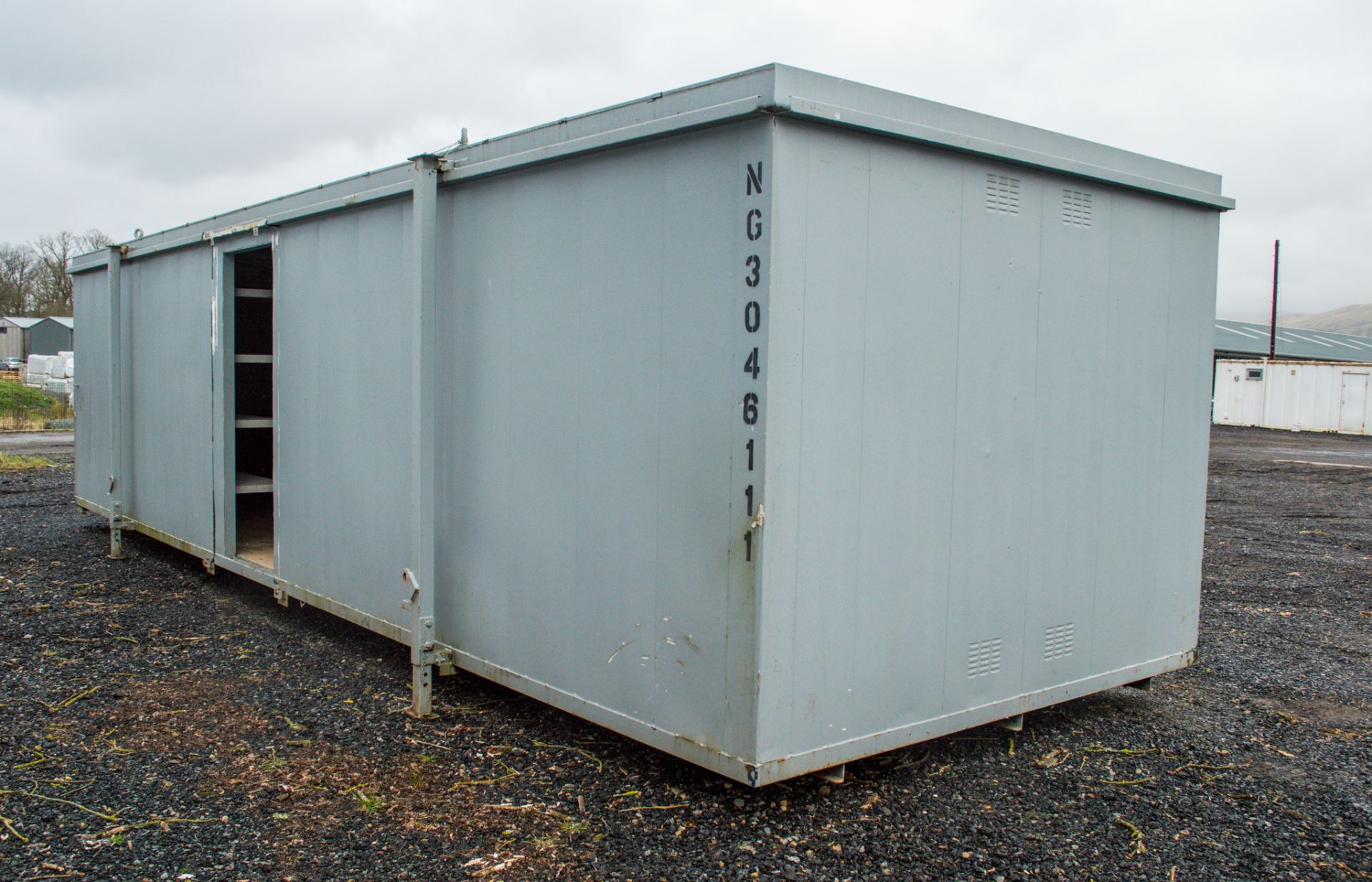 32' by 10' jack leg anti vandal open plan steel store  NG3046111 - Image 3 of 6
