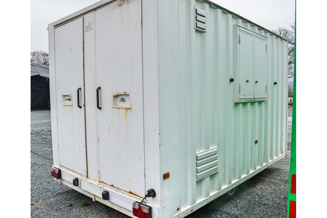 Groundhog 12ft x 6 ft fast tow mobile steel anti vandal welfare unit Comprising of: canteen area, - Image 4 of 10