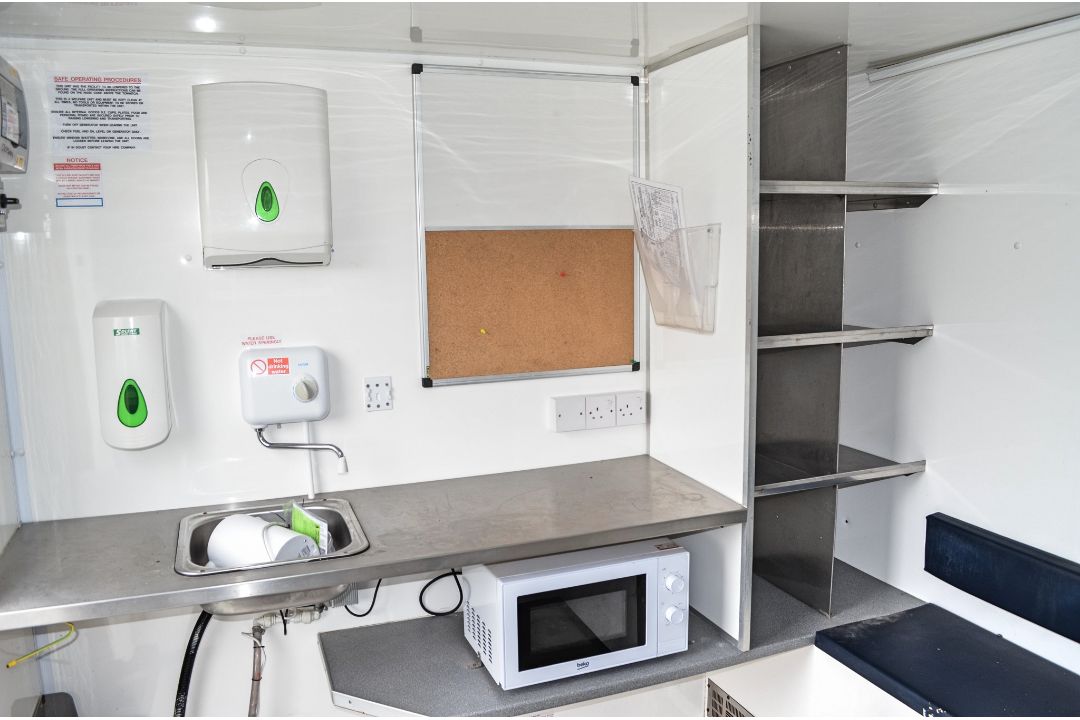 Groundhog 12ft x 6 ft fast tow mobile steel anti vandal welfare unit Comprising of: canteen area, - Image 7 of 10