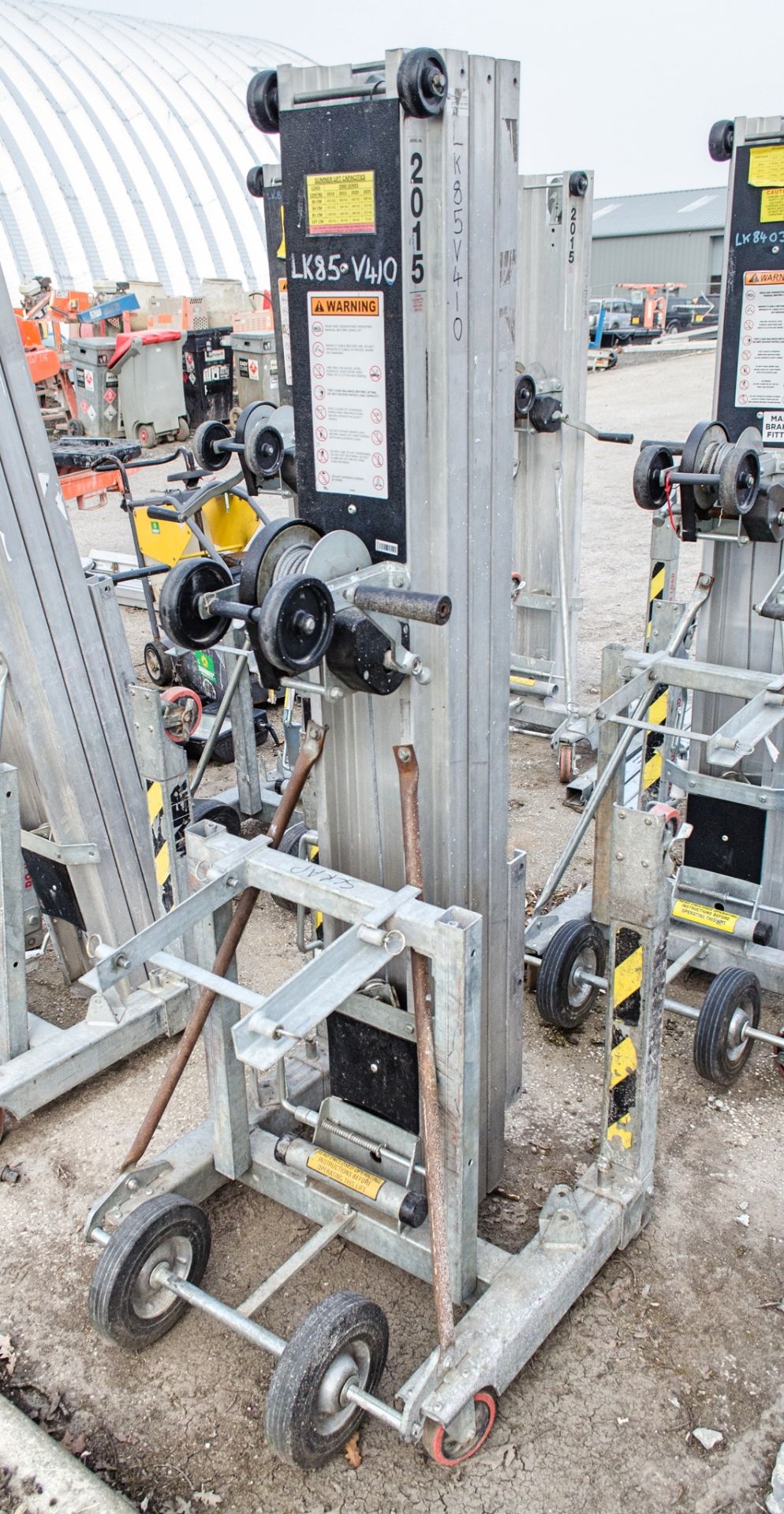 Sumner 2015 manual hoist c/w forks LK85V410 - Image 2 of 2