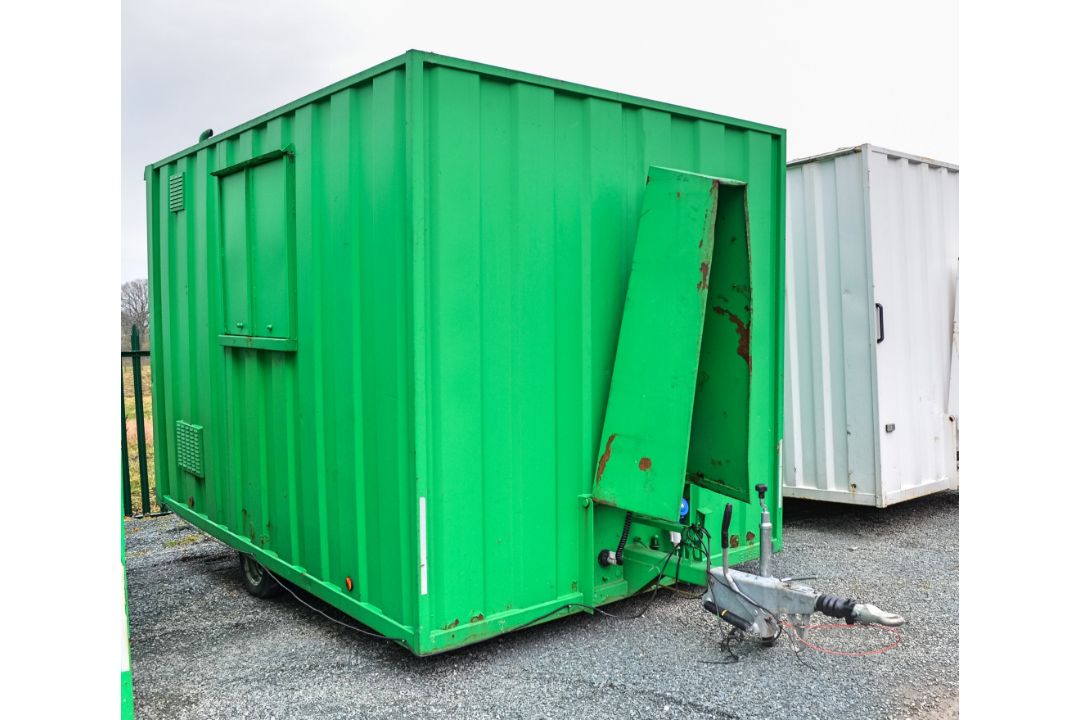 Groundhog 12ft x 6 ft fast tow mobile steel anti vandal welfare unit Comprising of: canteen area, - Image 2 of 10