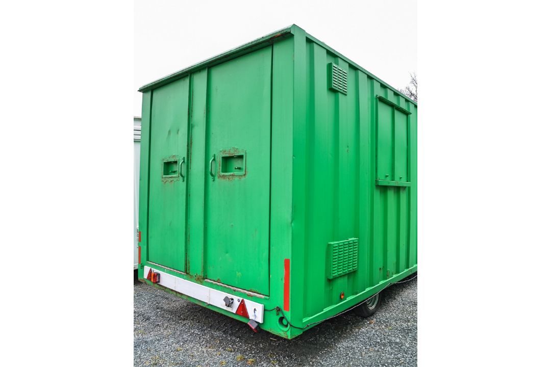 Groundhog 12ft x 6 ft fast tow mobile steel anti vandal welfare unit Comprising of: canteen area, - Image 4 of 10