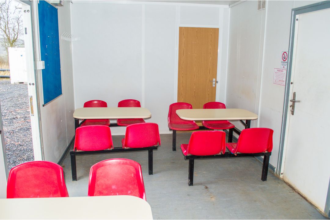 32' by 10' jack leg anti vandal steel canteen/office unit  comprising canteen/kitchen area and - Image 7 of 11