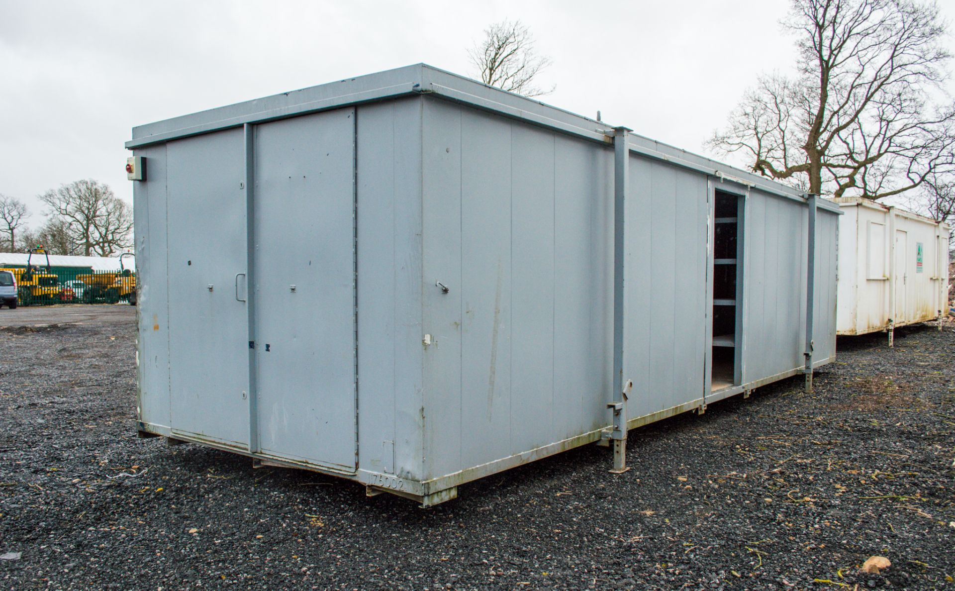 32' by 10' jack leg anti vandal open plan steel store  NG3046111 - Image 4 of 6
