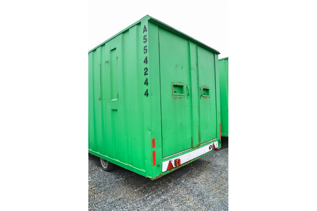 Groundhog 12ft x 6 ft fast tow mobile steel anti vandal welfare unit Comprising of: canteen area, - Image 3 of 10
