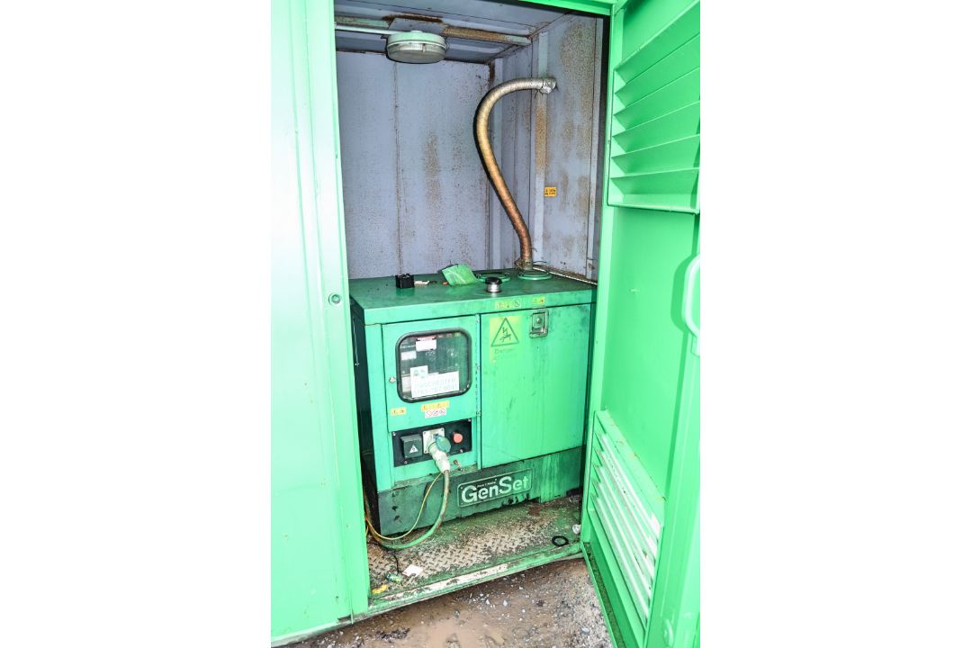 21 ft x 9 ft steel anti vandal welfare unit Comprising of: canteen area, toilet & generator room c/w - Image 8 of 10