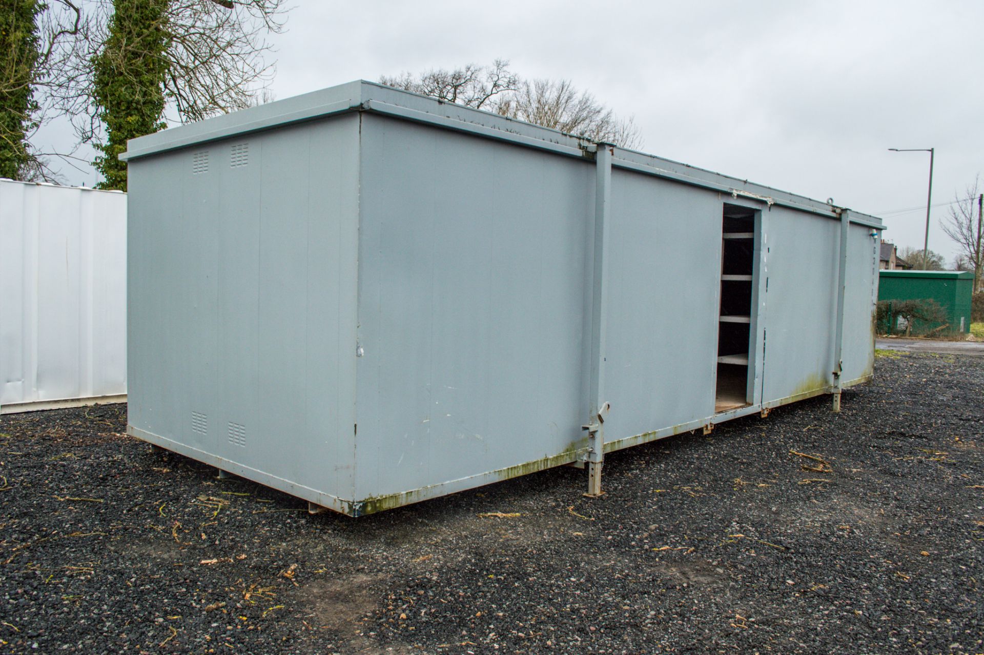 32' by 10' jack leg anti vandal open plan steel store  NG3046111 - Image 2 of 6