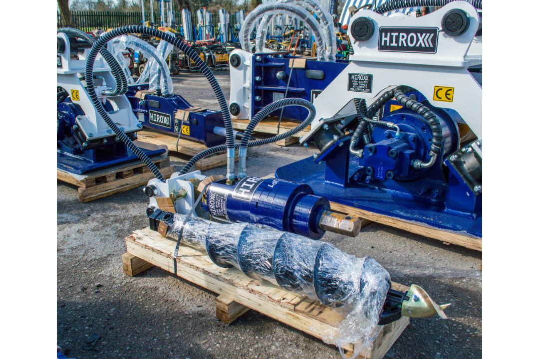 Hirox hydraulic post hole borer to suit 1-2.5 tonne excavator c/w auger ** New and unused ** - Image 1 of 3