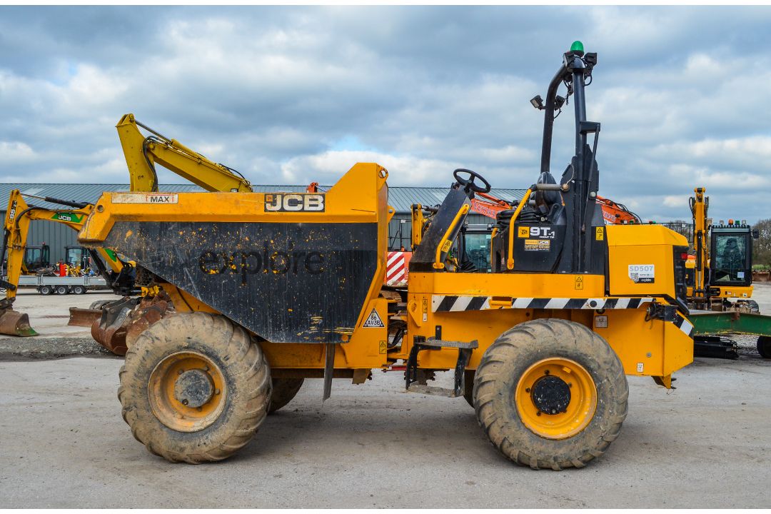 JCB 9FT 9 tonne straight skip dumper  Year: 2018 S/N: 2780323 ** note to bidders, this machine has - Image 8 of 19