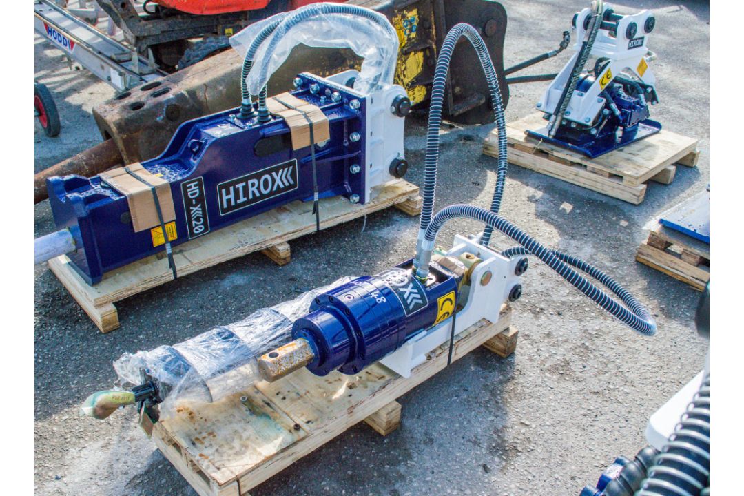 Hirox hydraulic post hole borer to suit 1-2.5 tonne excavator c/w auger ** New and unused ** - Image 2 of 3