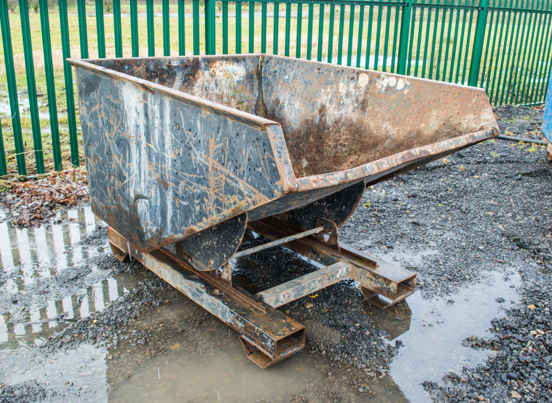 Steel fork lift tipping skip 5344