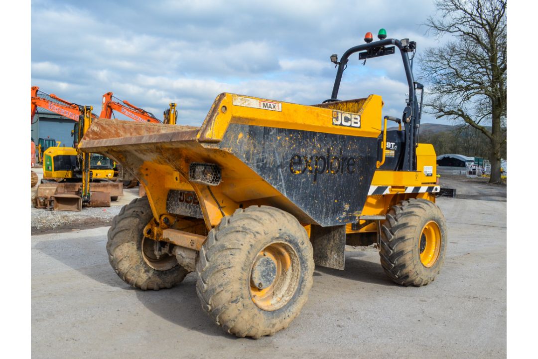 JCB 9FT 9 tonne straight skip dumper  Year: 2018 S/N: 2780323 ** note to bidders, this machine has - Image 1 of 19