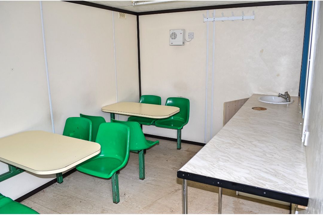 21 ft x 9 ft steel anti vandal welfare unit Comprising of: canteen area, toilet & generator room c/w - Image 5 of 10
