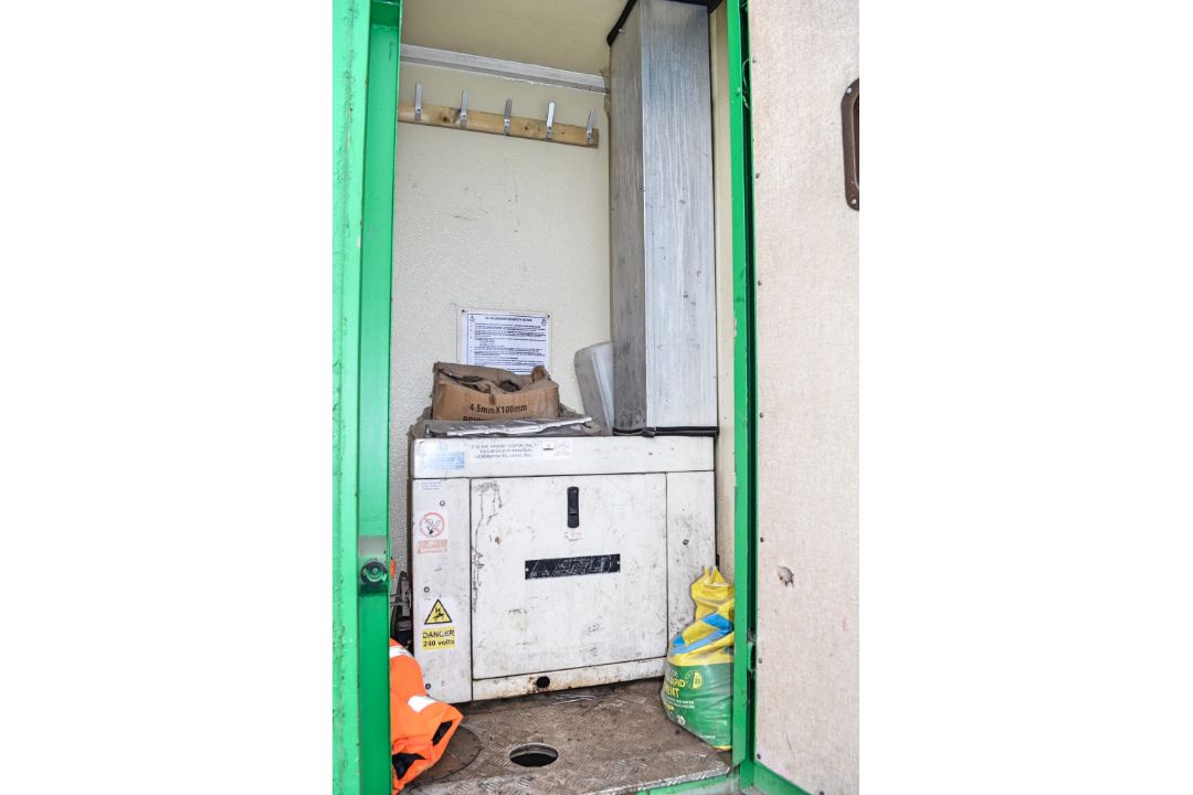 Groundhog 12ft x 6 ft fast tow mobile steel anti vandal welfare unit Comprising of: canteen area, - Image 10 of 10